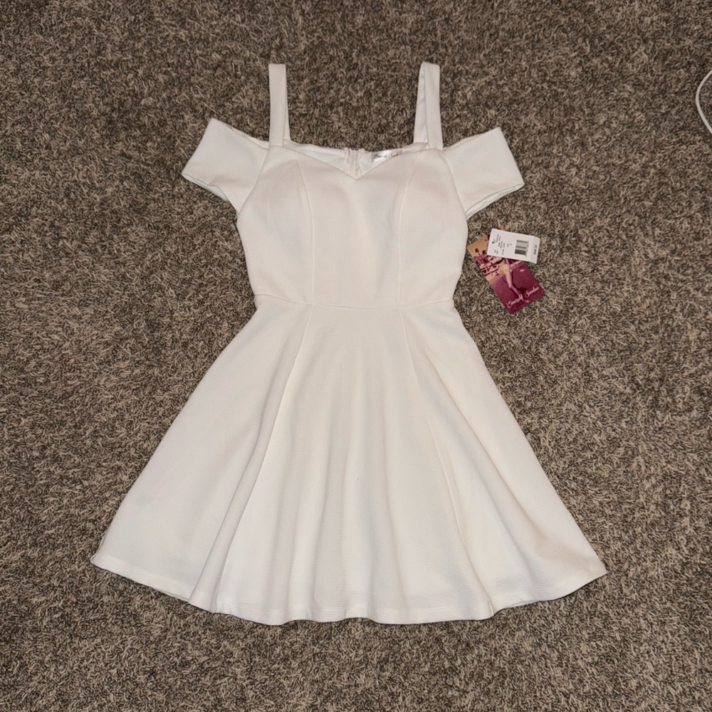 Dry Goods Elegant White Off-Shoulder Dress